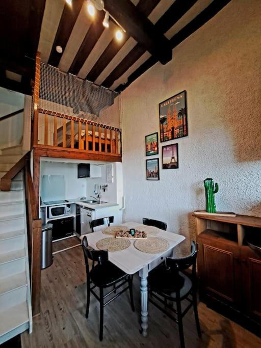 Charmant Duplex A Thiers, Vue Sur La Chaine Des Puys エクステリア 写真