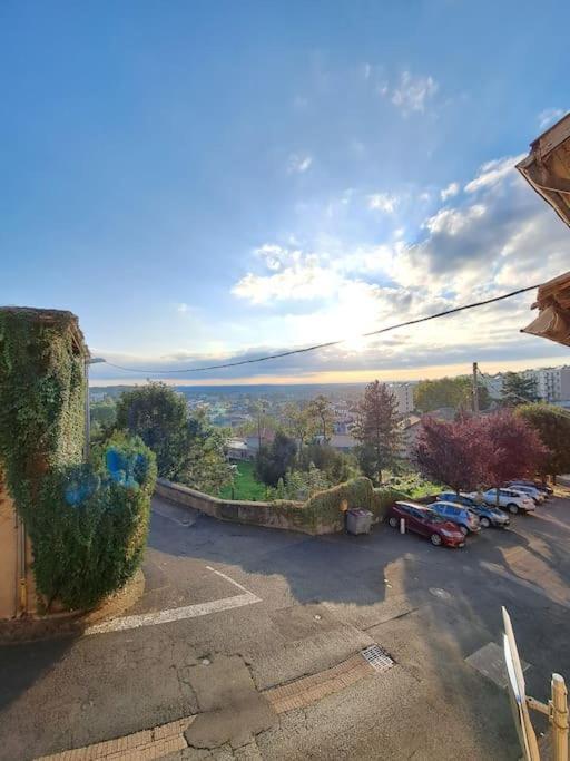 Charmant Duplex A Thiers, Vue Sur La Chaine Des Puys エクステリア 写真
